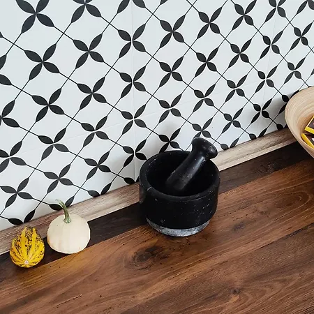 Hedonists Paradise Omoljica