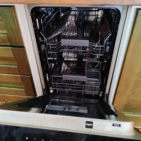 Hedonists Paradise Omoljica