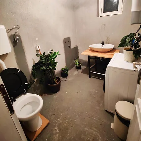 Hedonists Paradise * Omoljica